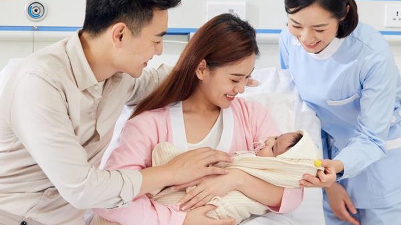 小标题：产后母乳喂养的重要性