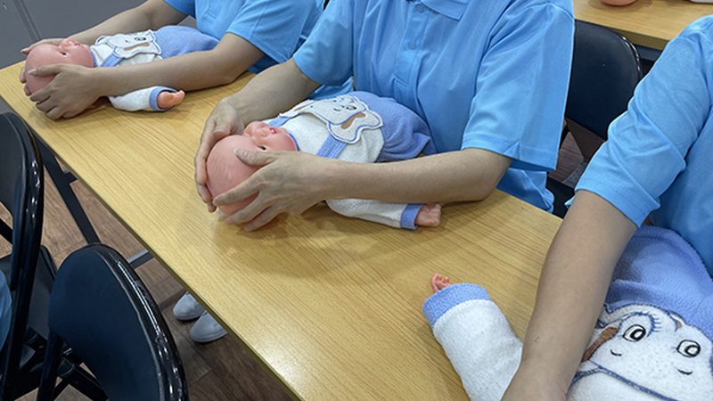 婴儿抚触操：全方位呵护宝宝肌肤与情感**
